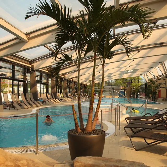 Wellnessbecken mit Schwimmkanal